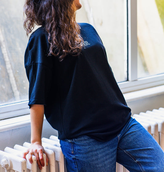 Side view of organic cotton t-shirt in black with powerful “EVOLVE” print, combining comfort with mindful fashion.