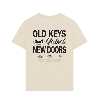Oversized oat t-shirt with inspirational quote about change, made with breathable organic fabric and designed for everyday confidence.